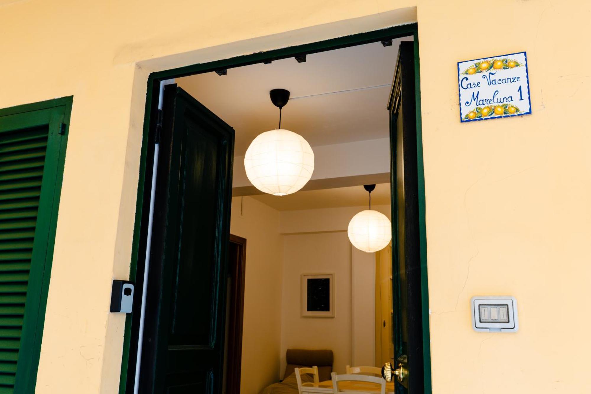 Mare Luna - Appartamento Nel Centro Storico Di Salerno Exteriör bild